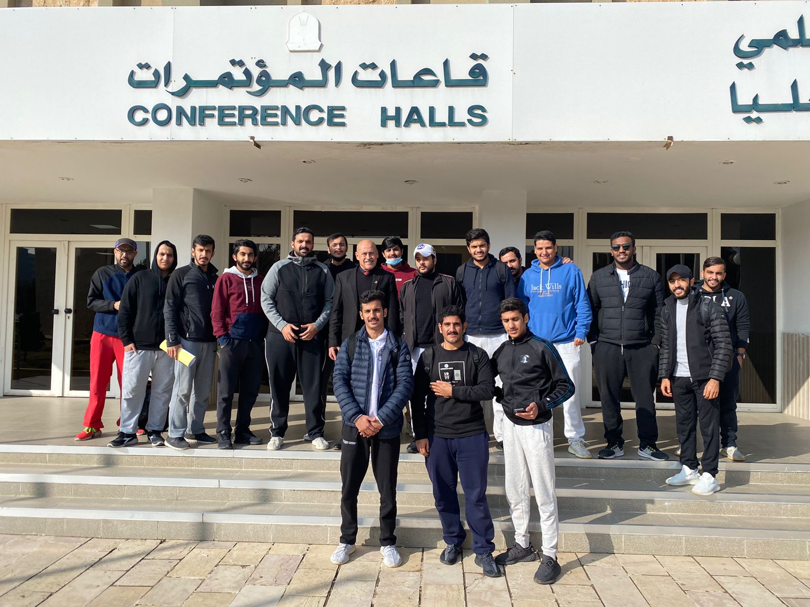لقاء عميد كلية التربية الرياضية مع طلبة كلية التربية الرياضية من الجالية الكويتية