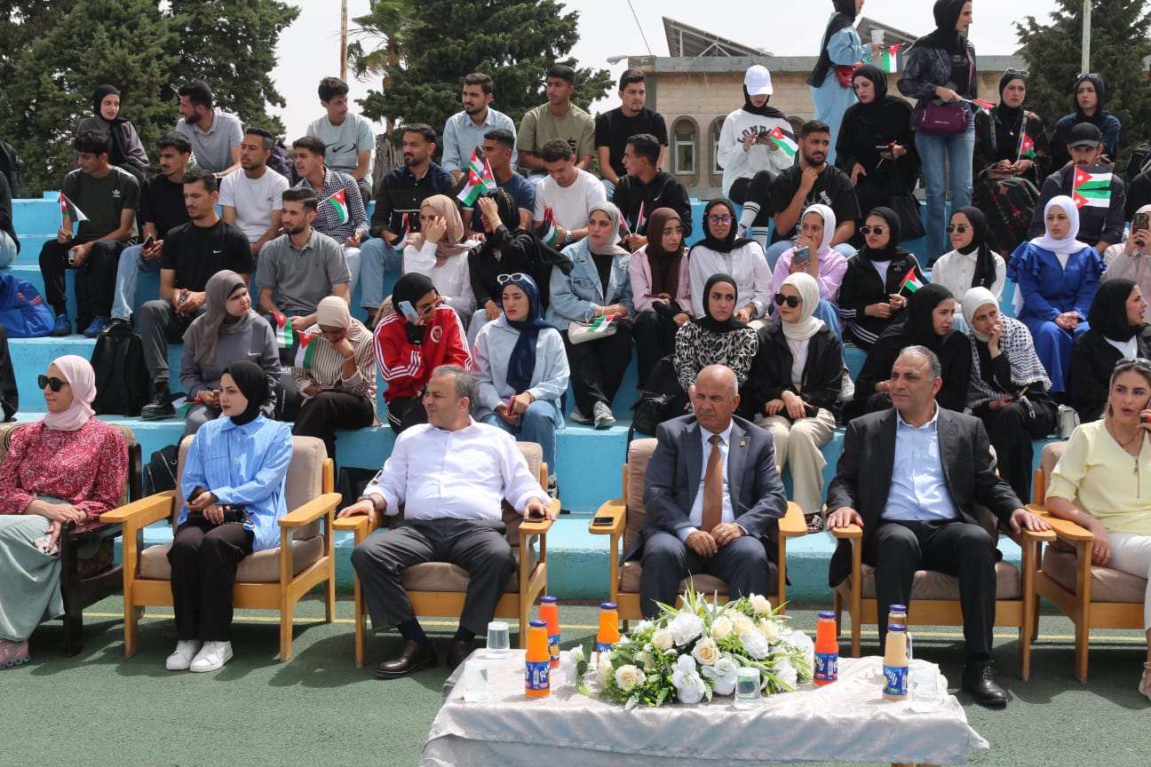 نظّمت كلية التربية البدنية وعلوم الرياضة، وبالتعاون مع مؤسسة الحسين للسرطان، فعالية توعوية تحت عنوان: “لا تنخدع.. كلها سموم”