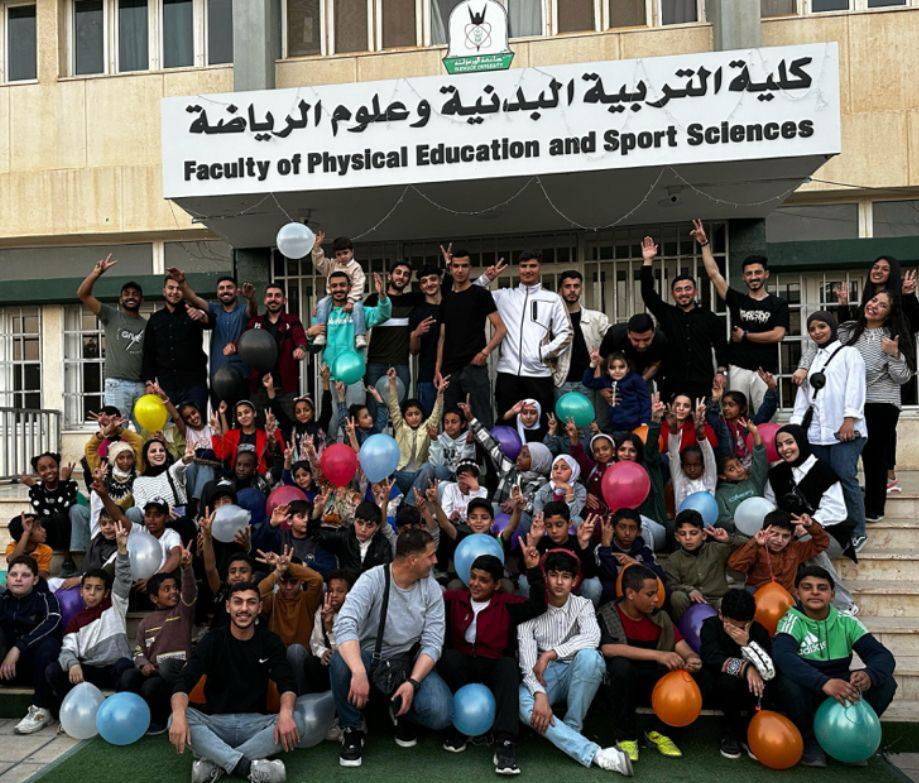   (إفطار محبة وامل)نظمت كلية التربية البدنية وعلوم الرياضة فعالية إفطار جماعي للأطفال الأيتام