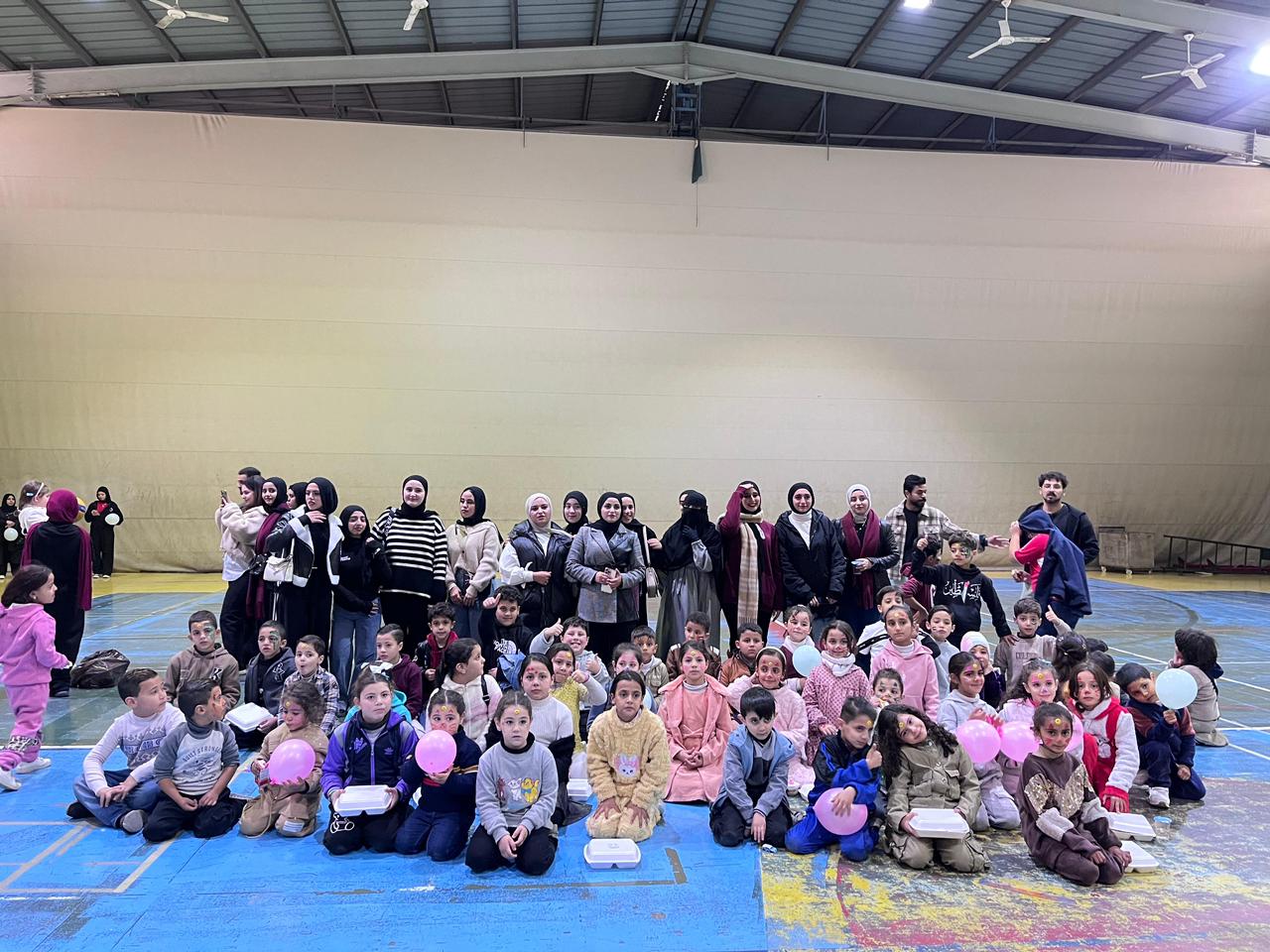 بالتعاون مع طلبة مساق الريادة والابتكار نظمت كلية التربية البدنية وعلوم الرياضة في جامعة اليرموك نشاطًا رياضيًا مميزًا للأطفال الأيتام