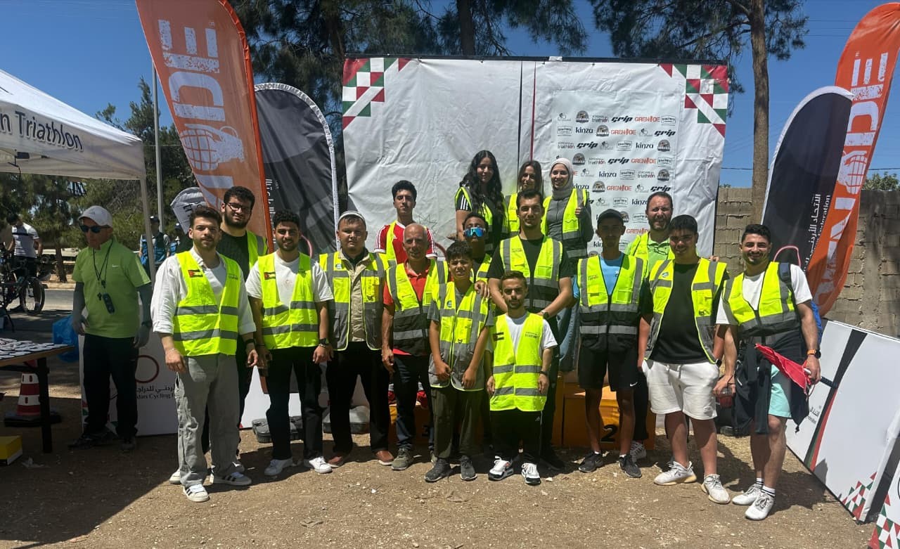 طلبة التربية البدنية وعلوم الرياضة في جامعة اليرموك يشاركون في تنظيم بطولة المملكة للدراجات الهوائية
