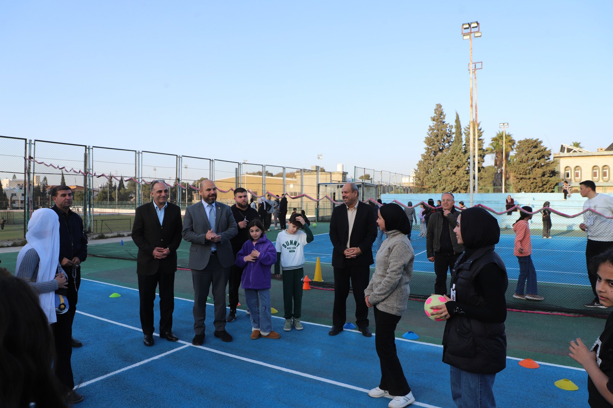 كلية التربية البدنية وعلوم الرياضة في جامعة اليرموك تنظم إفطارًا رمضانيًا لأيتام جمعية الحصن