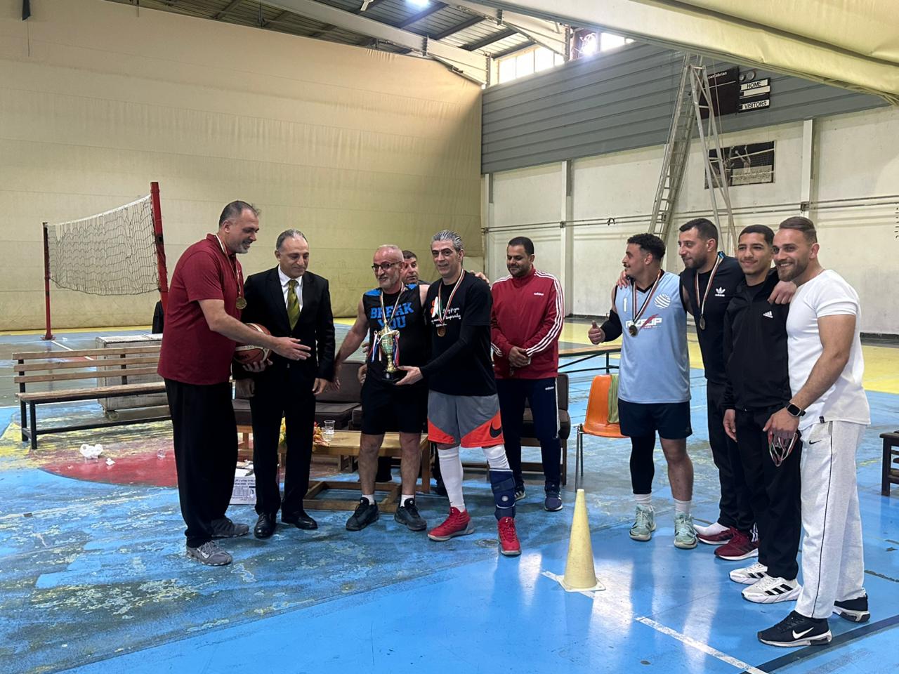 فوز فريق أعضاء الهيئة التدريسية بلقب بطولة ثلاثيات كرة السلة في كلية التربية البدنية وعلوم الرياضة